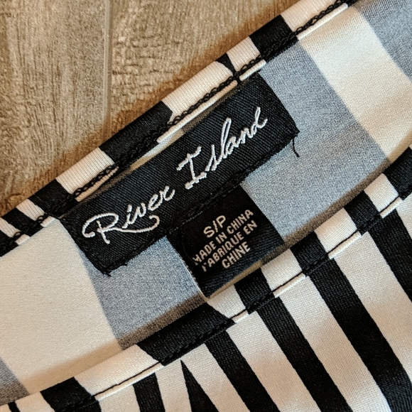 ❄️3/$25 RIVER ISLAND Black and White Mod Dress - Picture 3 of 5